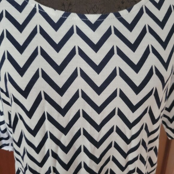 Chicos Womens Chevron Print Knit Top With Side Tie Detail Size 1 Medium - Picture 3 of 5